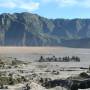 Indonésie - un temple au pied du volcan