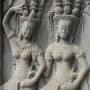 Cambodge - les danseuses en bas reliefs