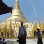 Birmanie - ludo devant la shwedagon pagode