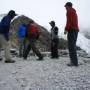 Bolivie - Partie de foot le deuxieme jour du huayna. On est a plus de 5000m, entoure du vide. Si la balle tombe, on est quitte pour la recuperer 150m plus bas. La, c´est Ricardo, un guide qui s´y colle...