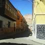 Bolivie - une autre ruelle, toujours avec le Cerro Rico (colline qui a enrichit la´espagne colonialiste a elle toute seule tellement y´a que de lárgent a línterieur)