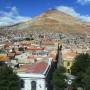 Bolivie - le cerro rico est la montagne qui domine Potosi : c en fait une gigantesque mine ou des milliers de travailleurs  sénfonce tous les jours et souvent y meurent (moyenne dáge : 45 ans)