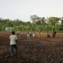 Équateur - Partie de foot sur un terrain non homologue par la FIFA... J´en ai connu des champs de patate, mais alors celui-ci les a tous surpasse