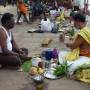 Inde - Puja en cours sur les rives du Kaveri