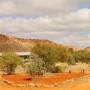 Australie - Terrain beche, terre retournee, mottes brisees, fumier dispose...