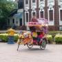 Singapour - Un Trishaw. Les plus kitschs se trouvent à Malacca, décorés de fleurs avec Musique en stéréo et klaxon en cucaracha...