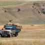 Kirghizistan - Derniers agriculteurs rencontrés. Vieux camion russe.