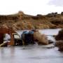 Argentine - Une 2cv prise dans la galce